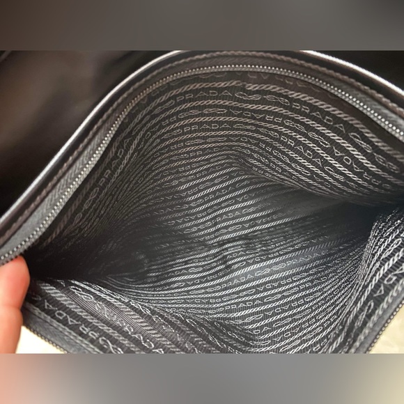 ❌❌SOLD❌❌🎀PRADA messenger bag🎀 - Picture 9 of 14